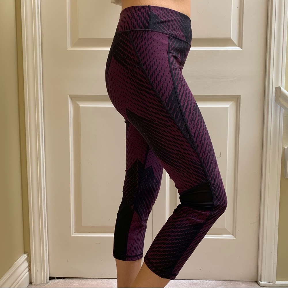 Calvin Klein Black Burgundy Performance Wick leggings with mesh Sz Medium
